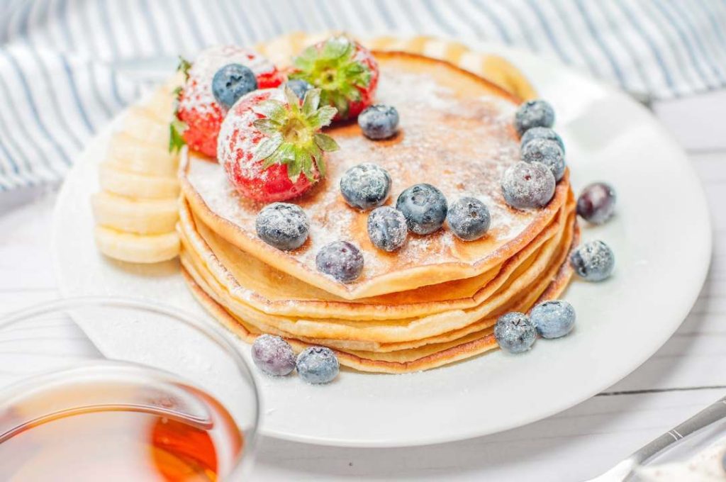 pancakes-with-strawberry-blueberries-and-maple-syrup
