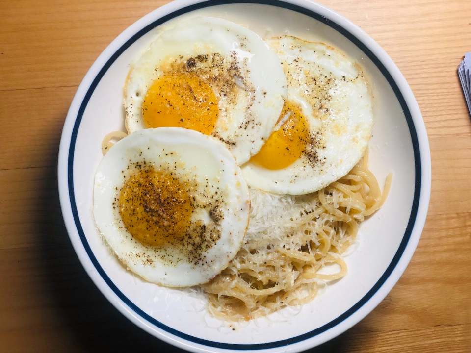 photo-of-sunny-side-up-eggs-on-top-of-pasta