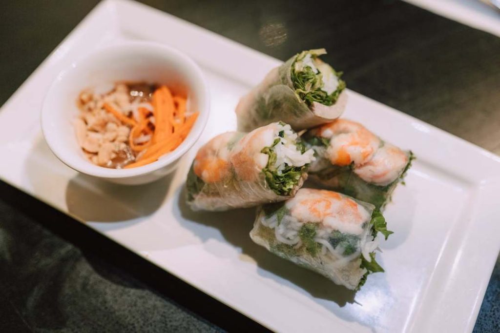 spring-rolls-on-the-plate