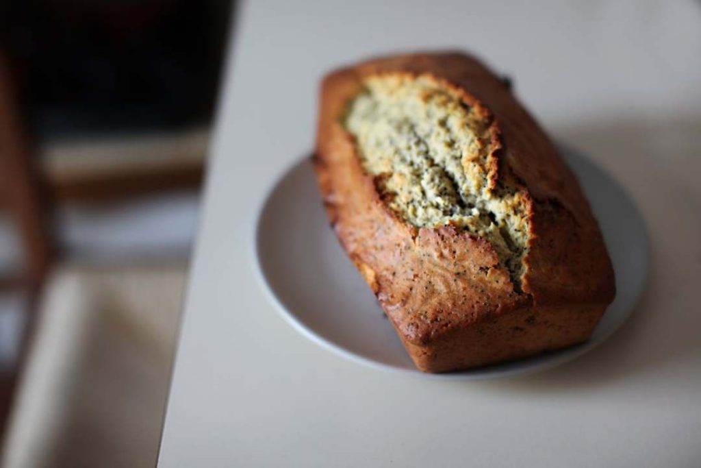 close-up-photography-of-banana-bread-on-saucer